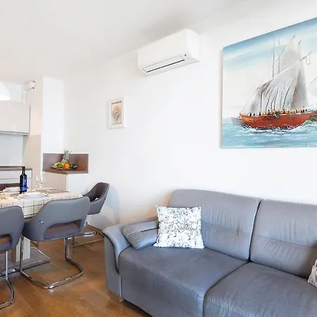 Apartment Sea View Tiho Split